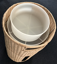 WaterBasket: Liner dish separates the upper and lower water compartments